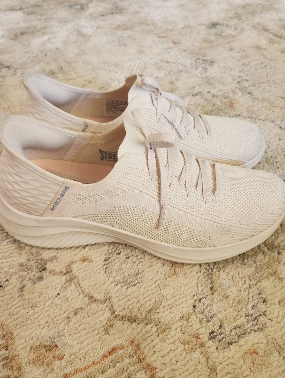 Sketchers Ultra Flex 3.0 Hands-Free Slip-ins size 9 - cream